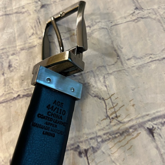 CLAIBORNE REVERSIBLE BLACK/BROWN COATED LEATHER SILVER TONE BUCKLE MENS BELT 44 - Picture 6 of 9